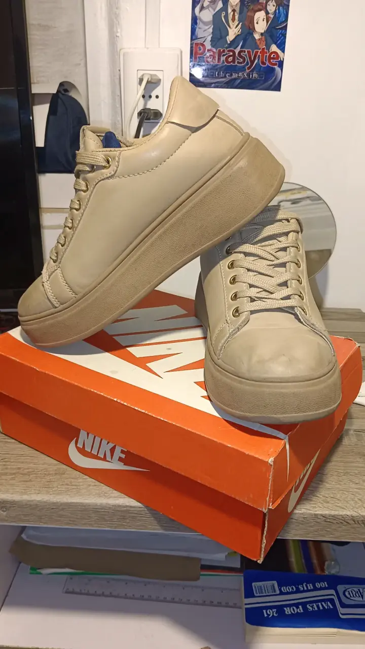 Zapatillas beige casuales - 1