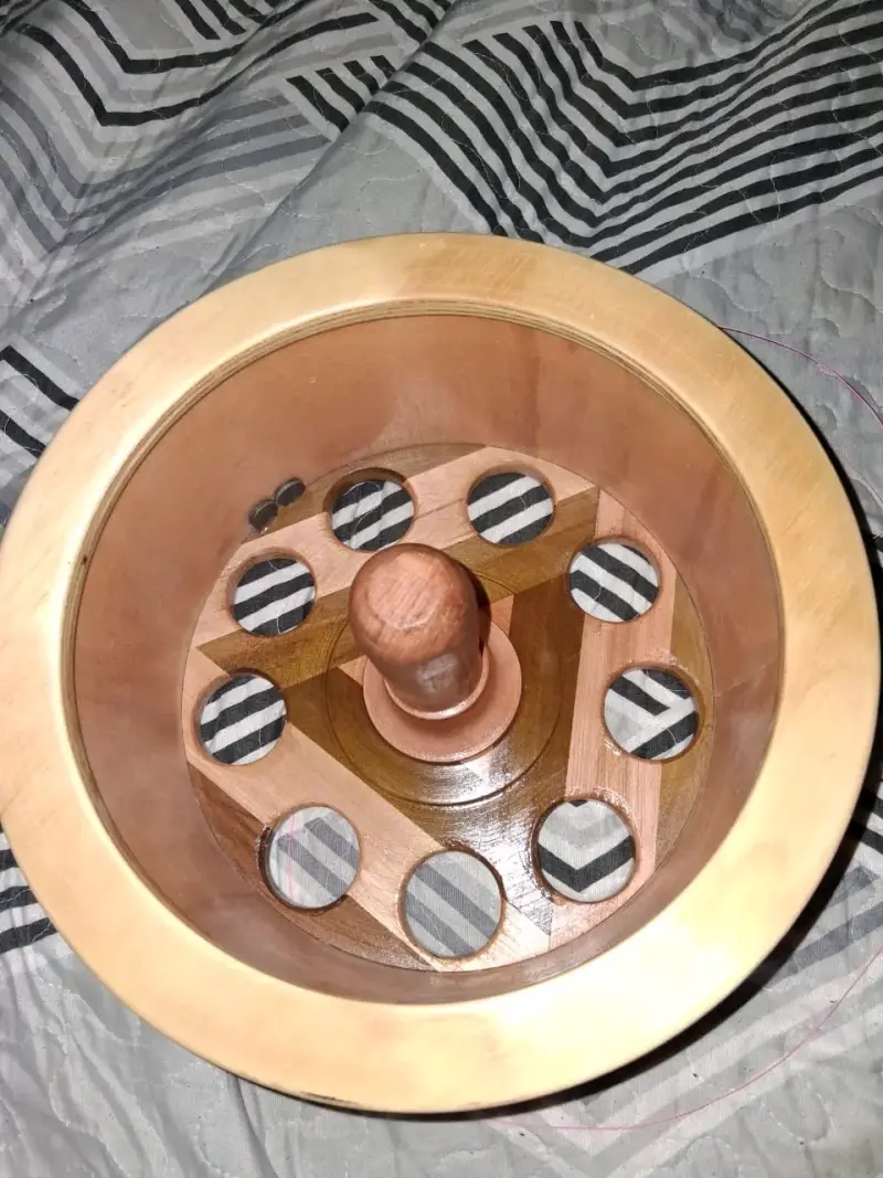 Soporte de madera para copas decorativo - 2
