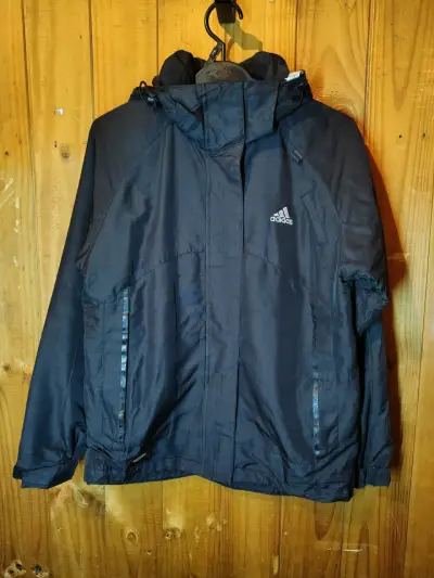 Chaqueta impermeable Adidas negra con capucha - miniatura 1