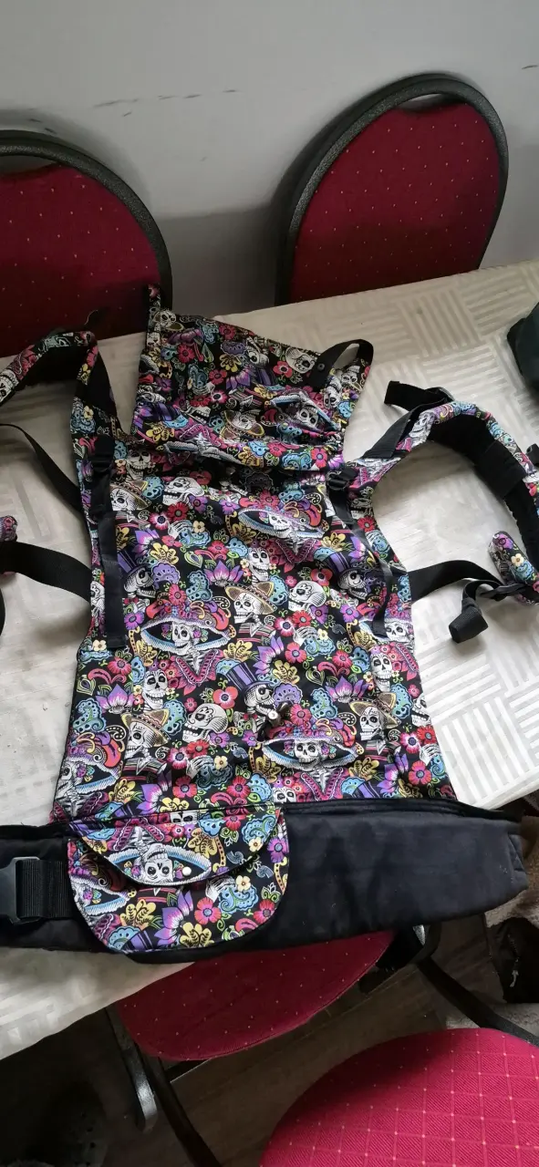 Mochila portabebé estampado colorido - 1