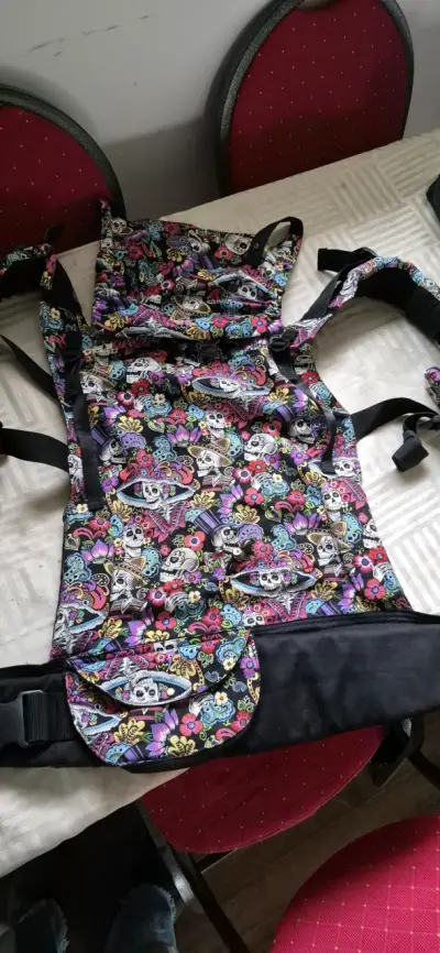 Mochila portabebé estampado colorido - miniatura 2