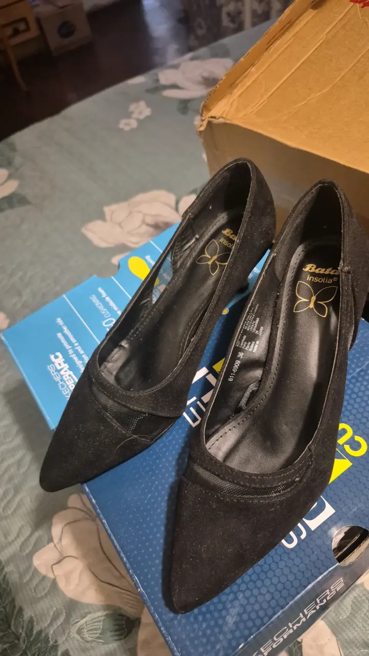 Zapatos de tacón Bata negros elegantes