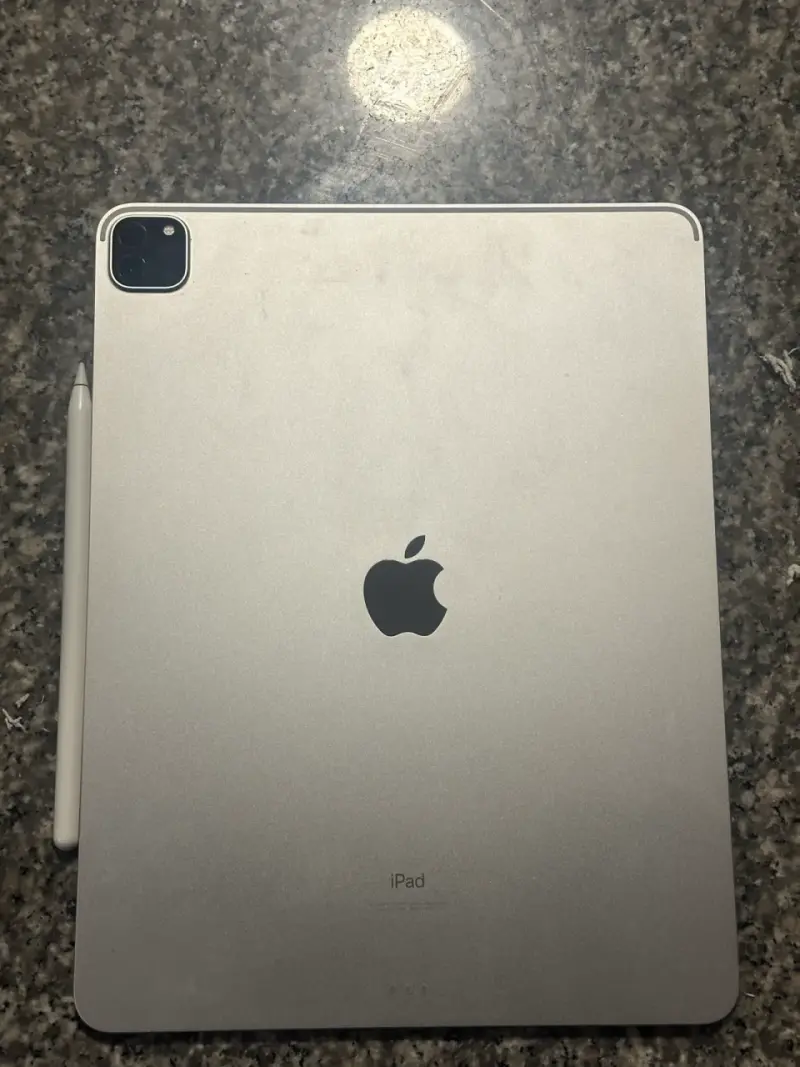 iPad Pro M1 12.9’ 256GB con teclado y lápiz - 3