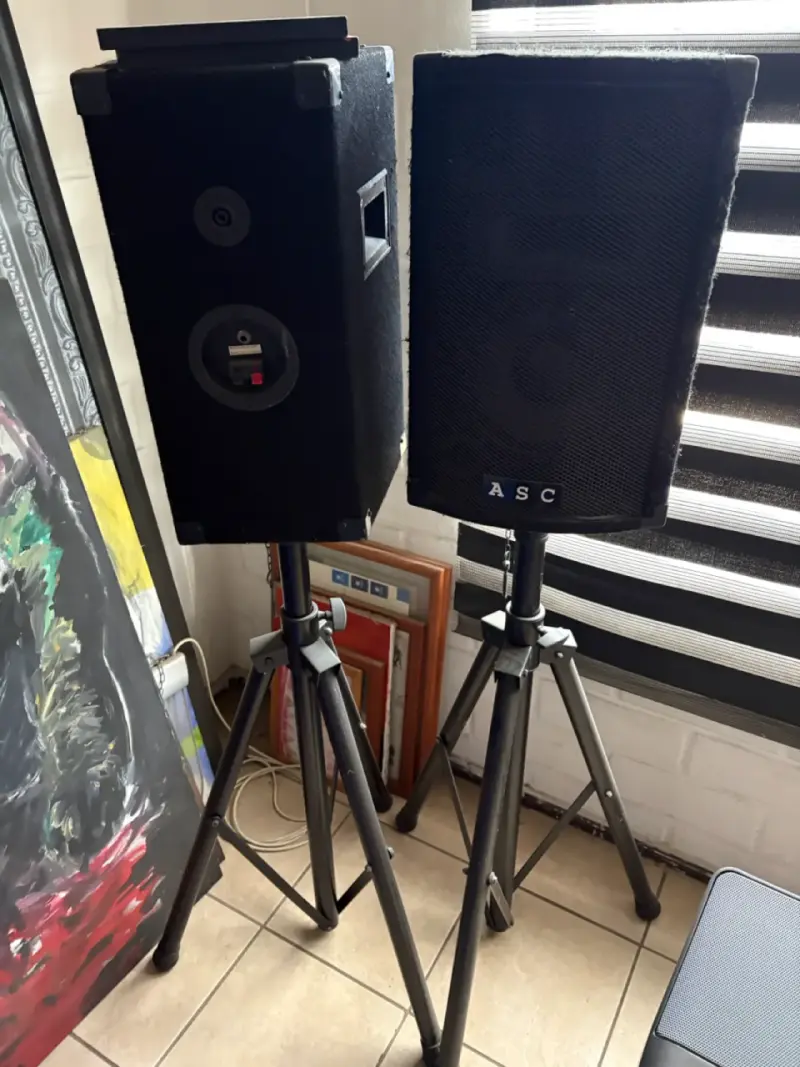 Parlantes ASC con trípodes ajustables - 1