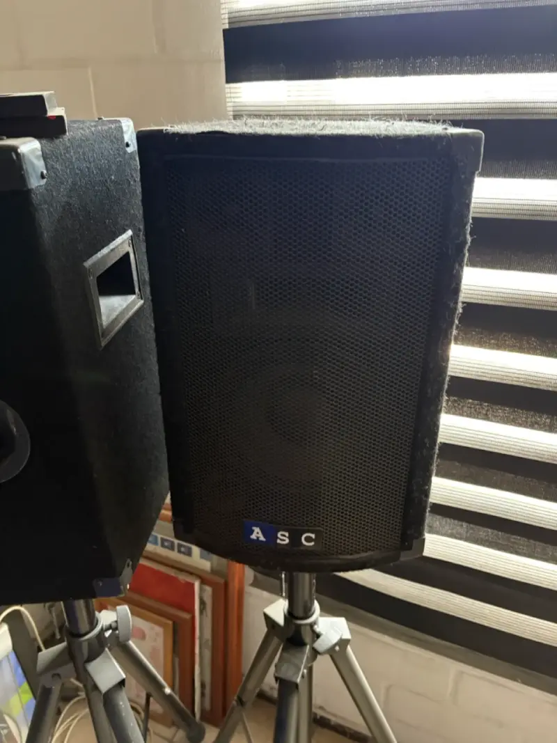 Parlantes ASC con trípodes ajustables - 2