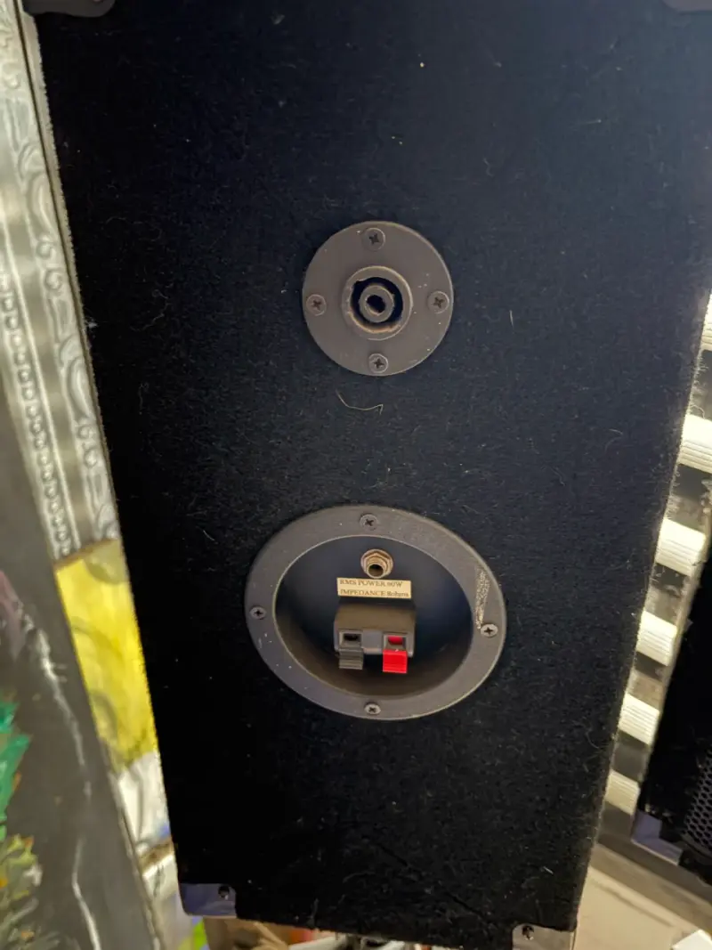 Parlantes ASC con trípodes ajustables - 3