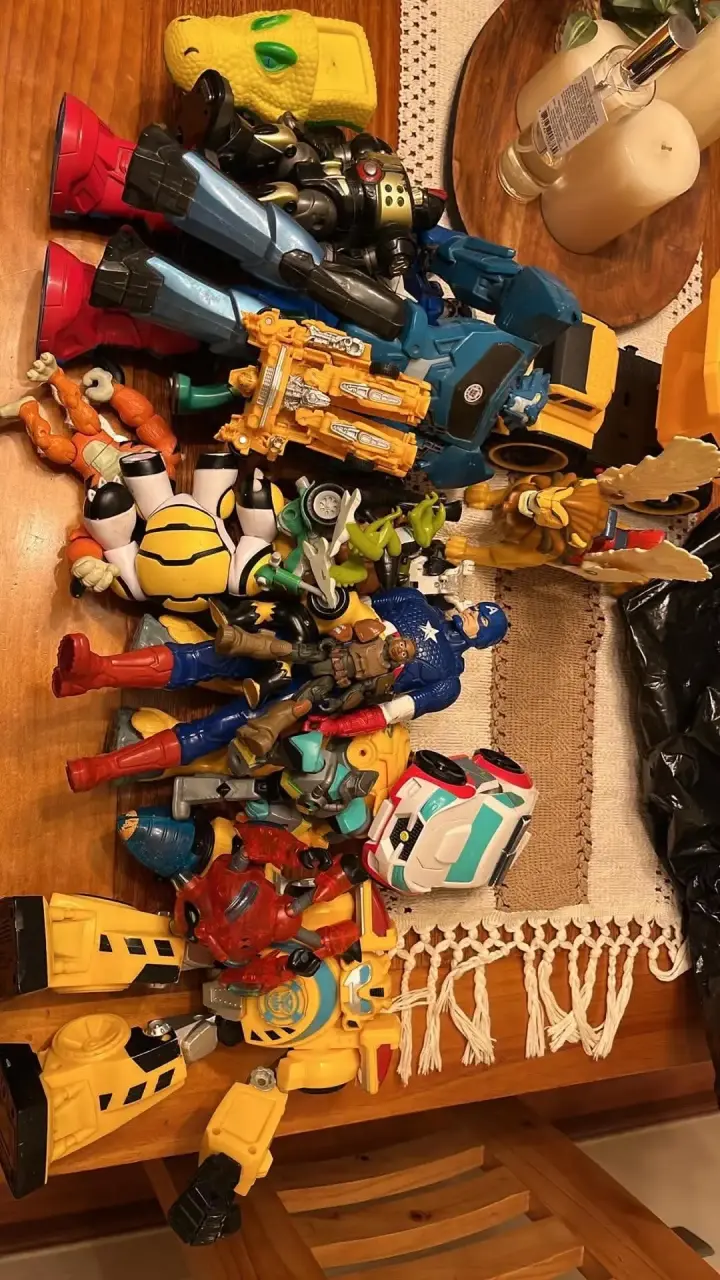 Lote de figuras de acción variadas