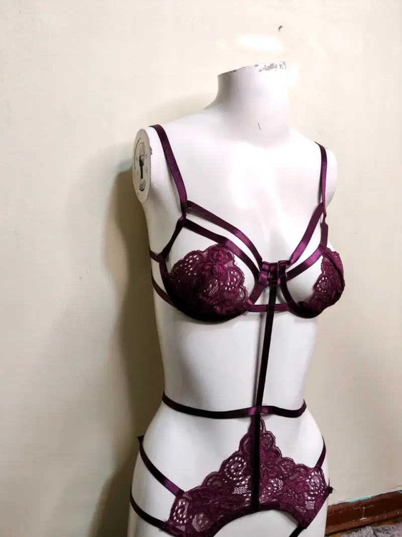 Conjunto de lencería burdeos con encaje - 2