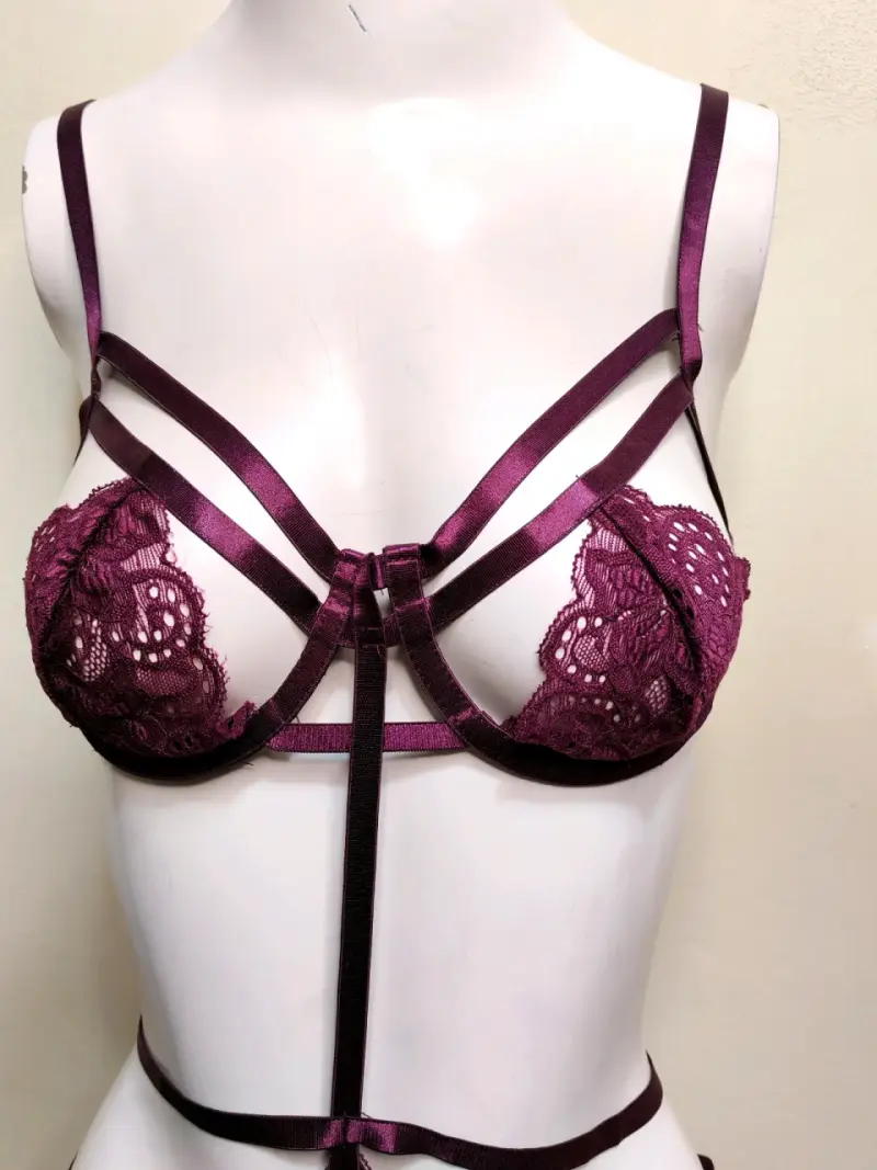 Conjunto de lencería burdeos con encaje - 4