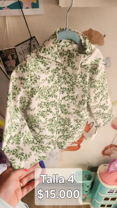 Chaqueta impermeable infantil con estampado de hojas - miniatura 1