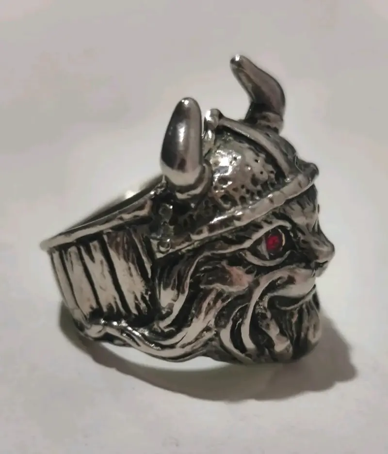 Anillo vikingo de acero con diseño único - 3