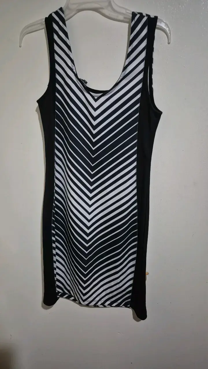 Vestido ajustado a rayas blanco y negro - 3