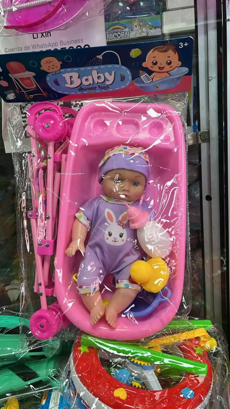 Muñeca bebé con bañera y accesorios - 2