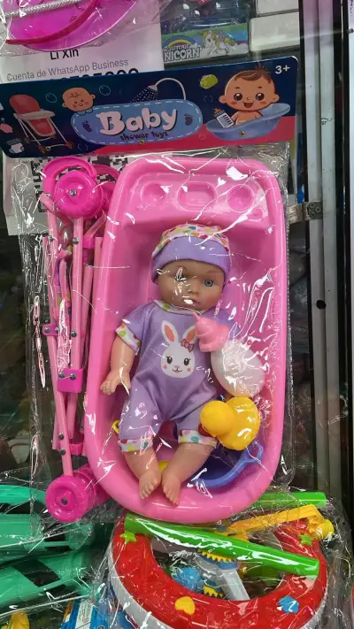 Muñeca bebé con bañera y accesorios - miniatura 2
