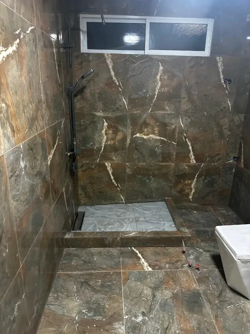 Baño moderno, porcelanato - 2