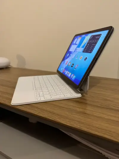 iPad Air M3 + Magic Keyboard - miniatura 1