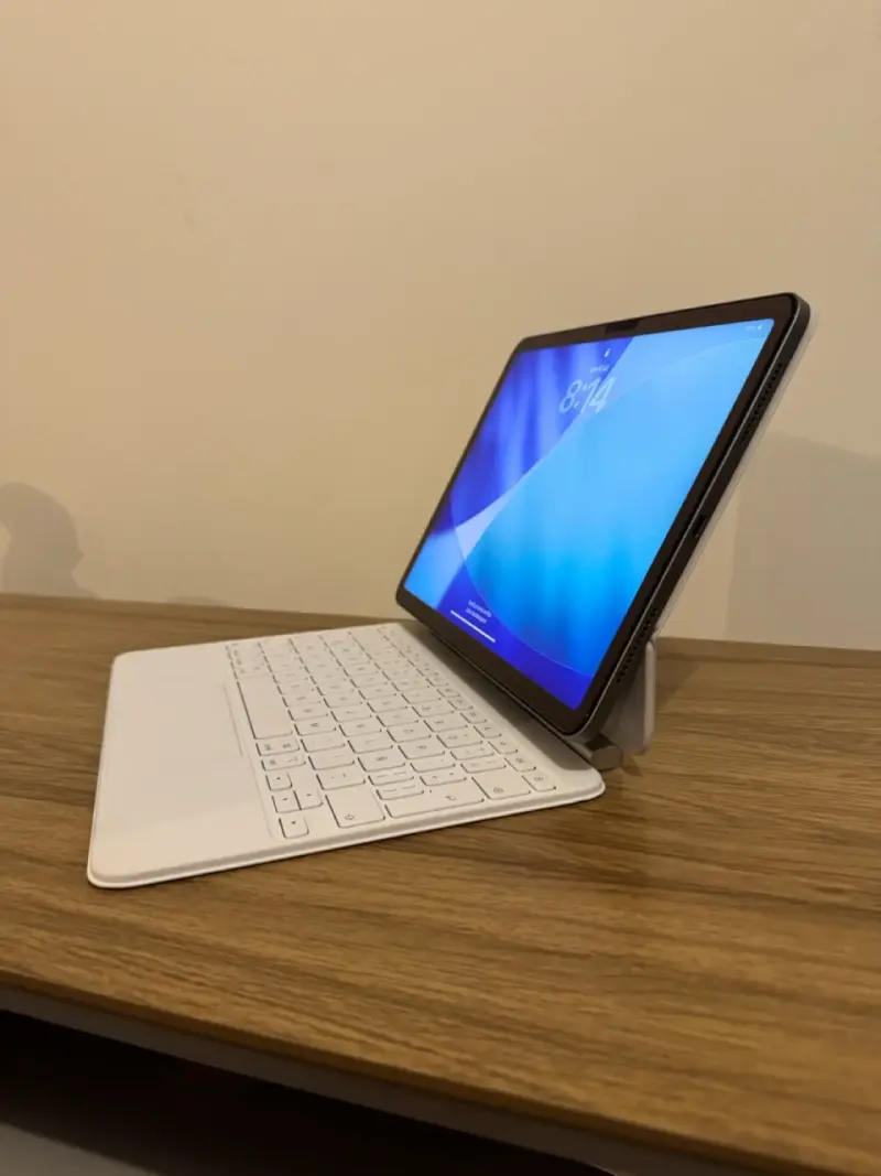 iPad Air M3 + Magic Keyboard - 3