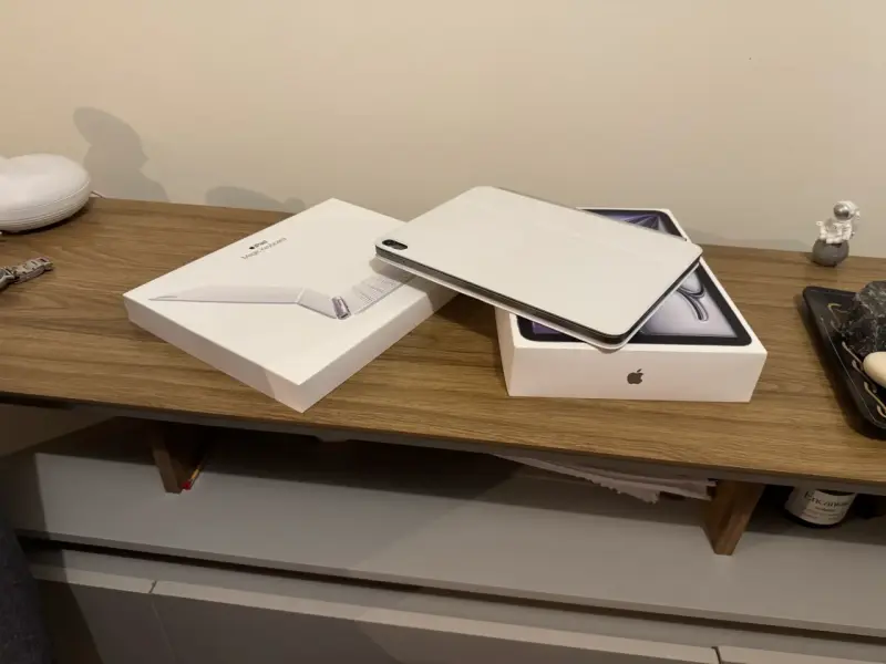 iPad Air M3 + Magic Keyboard - 4