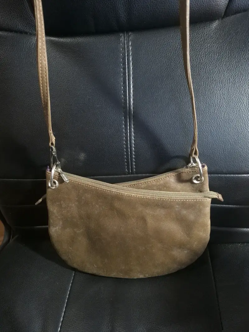 Cartera de cuero marrón con correa ajustable - 2
