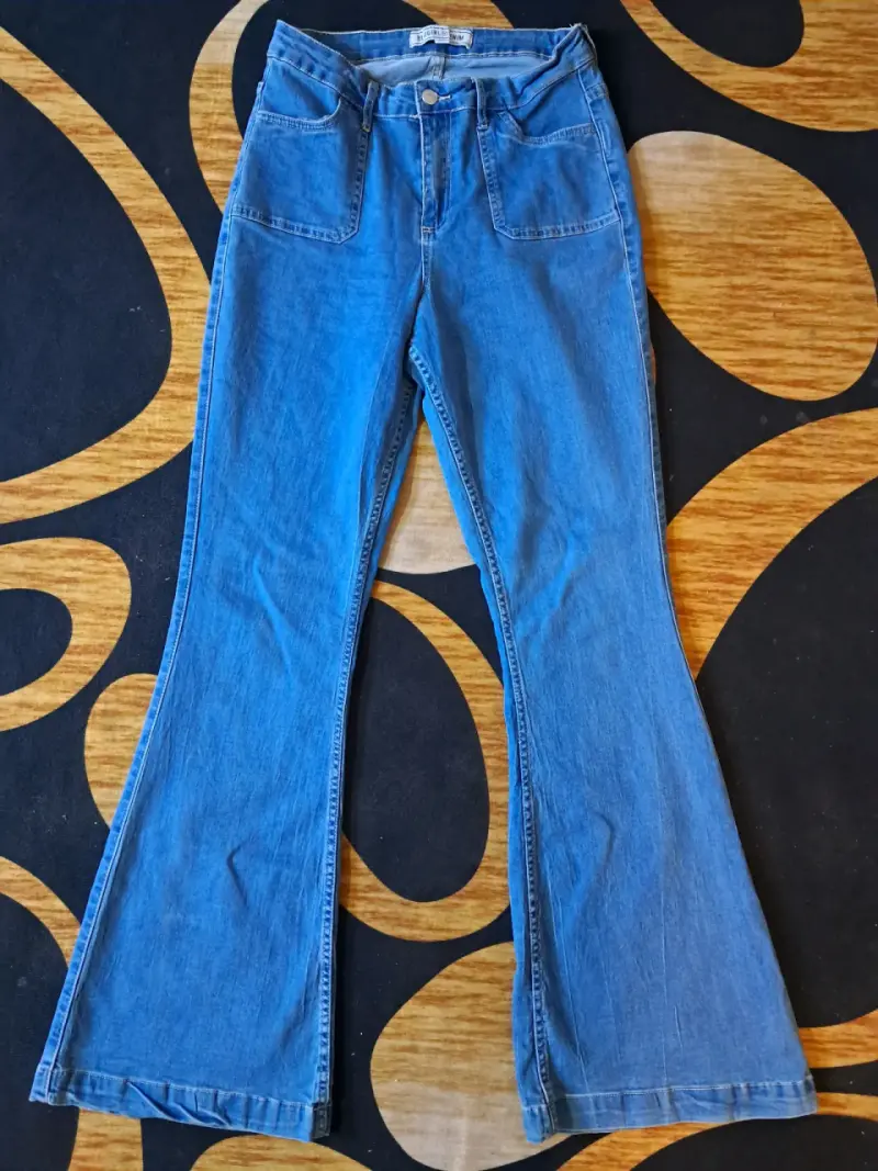 Jeans acampanados de mezclilla azul bluegirl