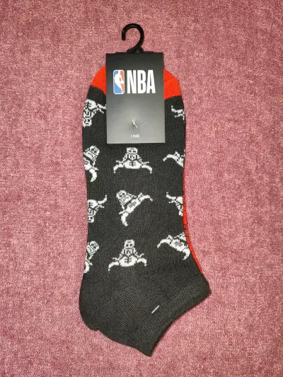 Calcetines NBA negros con diseño de toro - miniatura 1