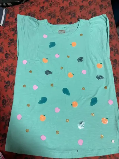 Polera verde con estampado de frutas - miniatura 1