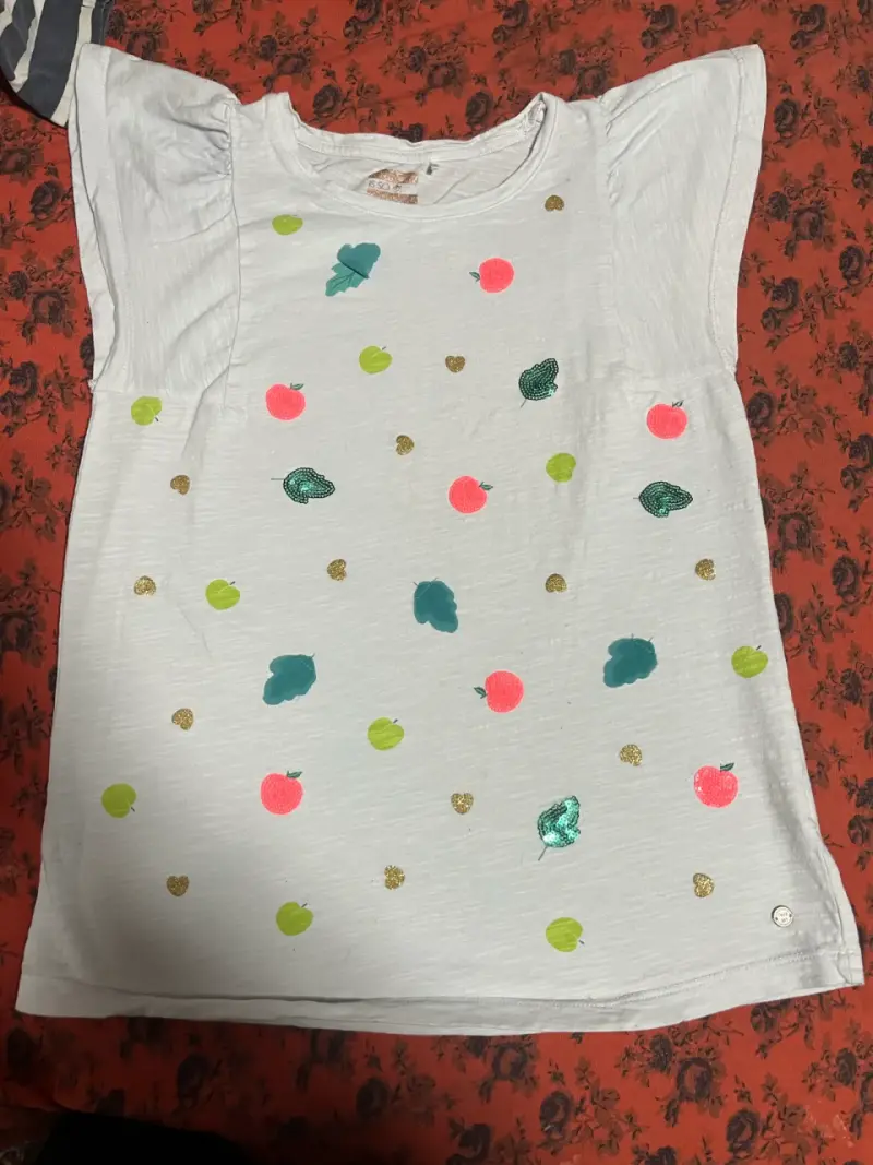 Polera verde con estampado de frutas - 2