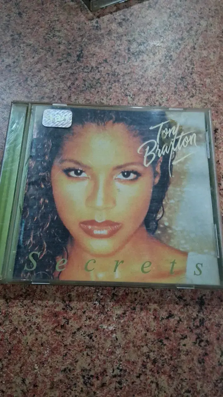 CD Toni Braxton Secrets original - 1