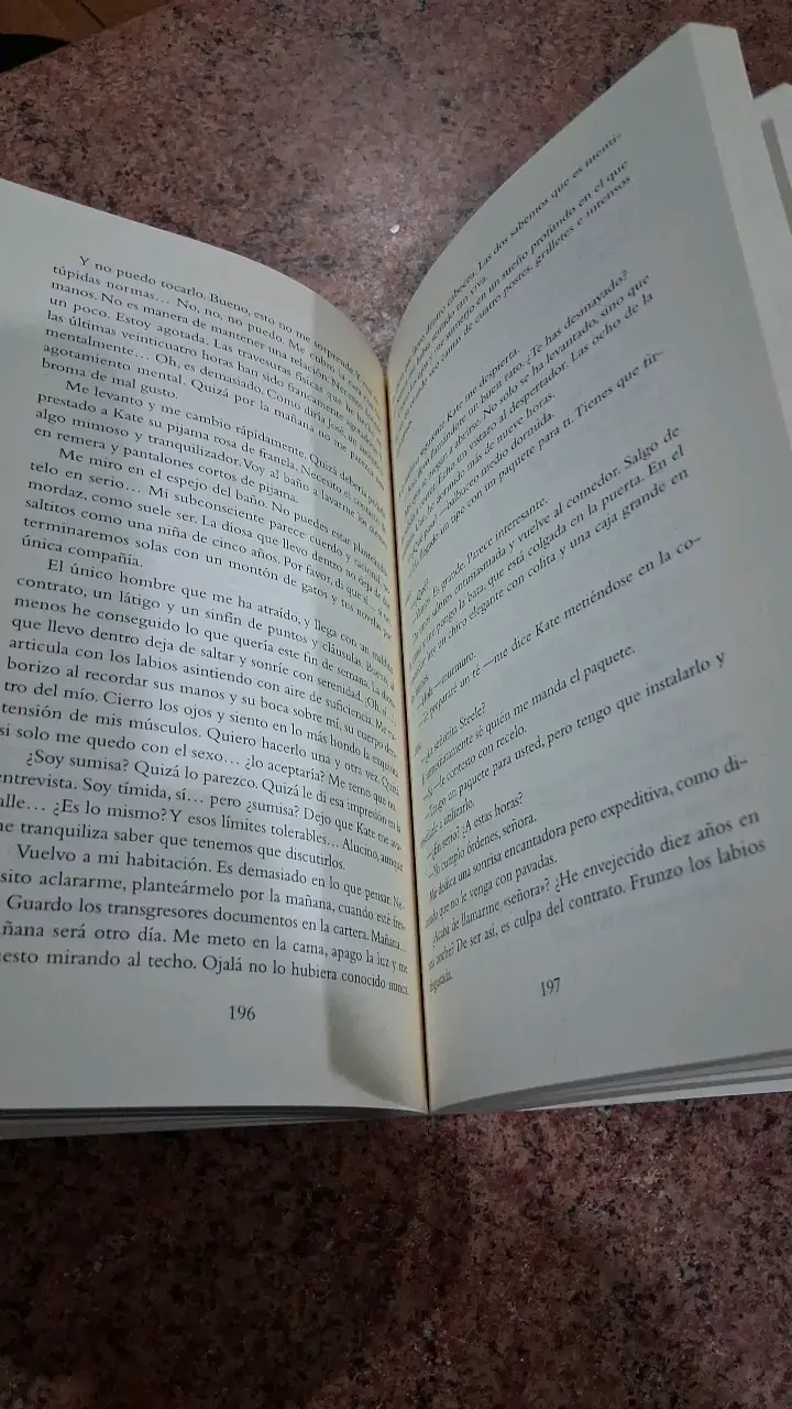 Libro 'Cincuenta sombras de Grey' de E.L. James - 2