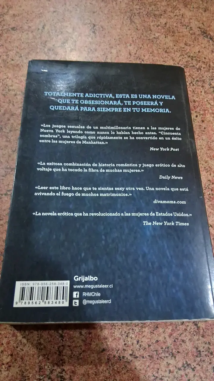 Libro 'Cincuenta sombras de Grey' de E.L. James - 3