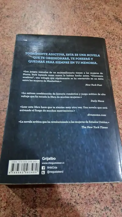 Libro 'Cincuenta sombras de Grey' de E.L. James - miniatura 3