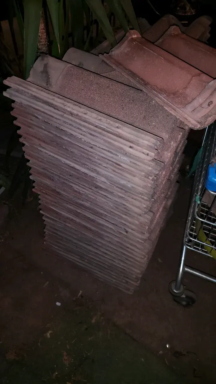Lote de tejas de arcilla usadas T de C - 1