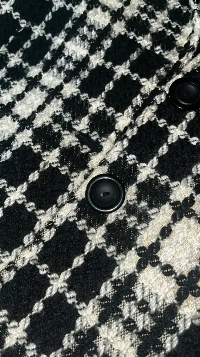 Abrigo de lana a cuadros blanco y negro - miniatura 4