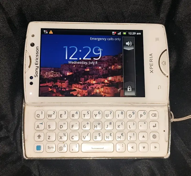Teléfono Sony Ericsson Xperia Mini X10 Pro - 1