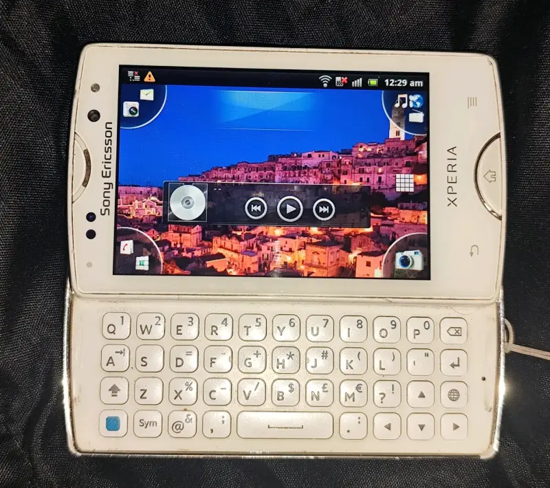 Teléfono Sony Ericsson Xperia Mini X10 Pro - 2
