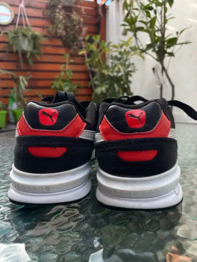 Zapatillas deportivas Puma negras y blancas - miniatura 2
