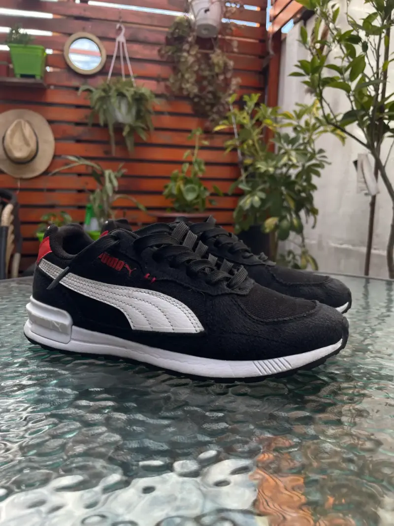 Zapatillas deportivas Puma negras y blancas - 3