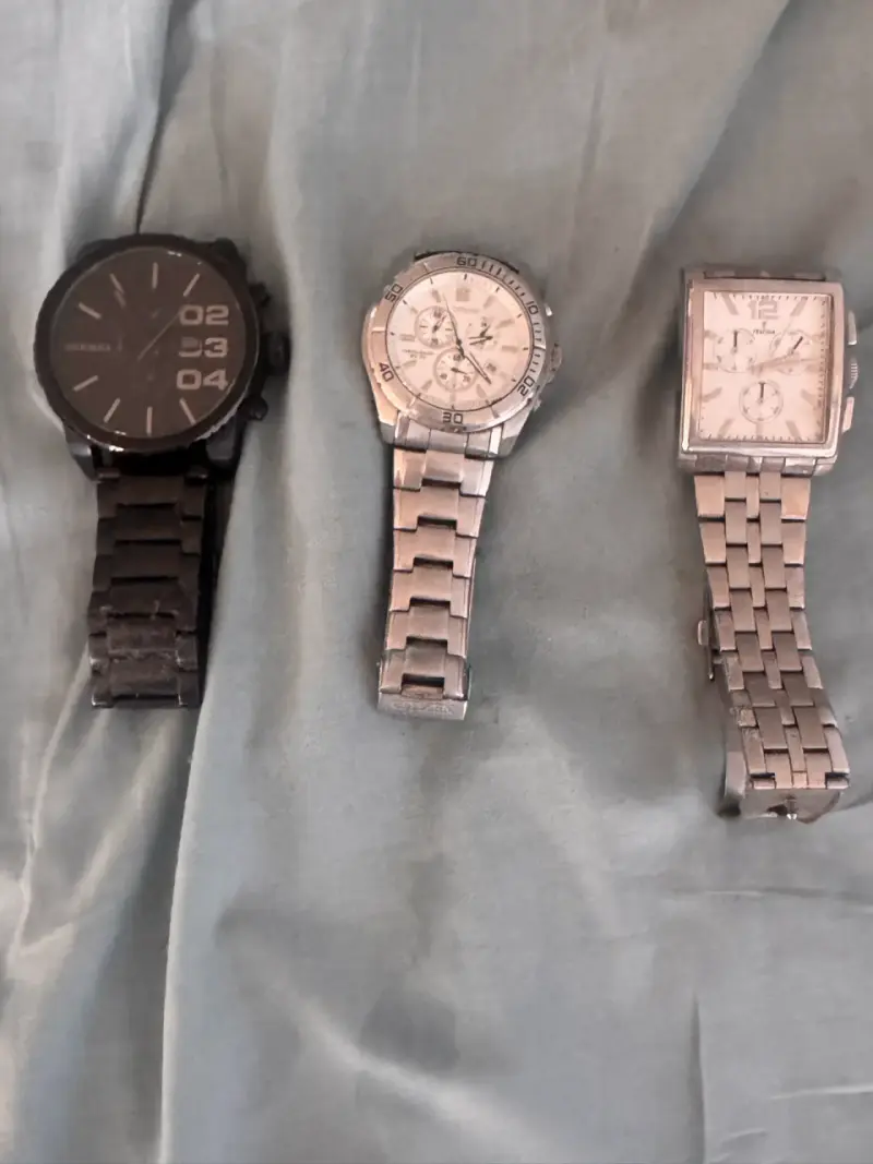 Set de tres relojes de pulsera variados