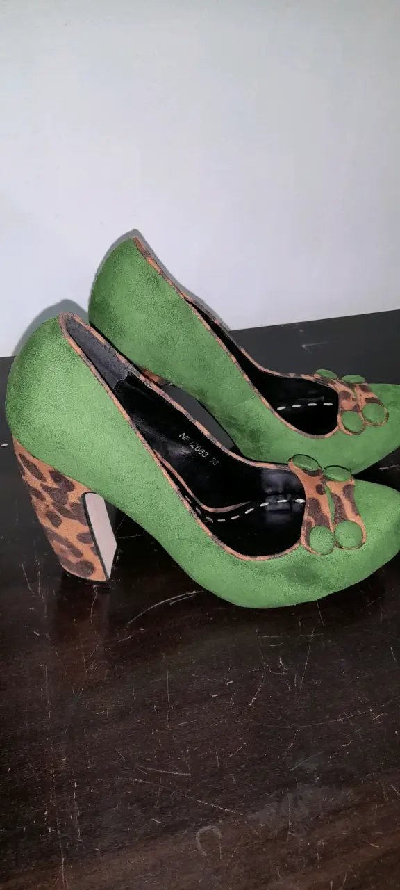 Tacones verdes Festissimo con detalles animal print - 1