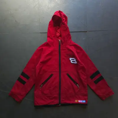 Chaqueta roja con capucha NASCAR - miniatura 1
