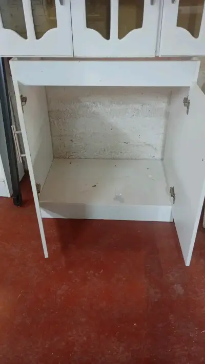 Mueble de cocina blanco con puertas - miniatura 3