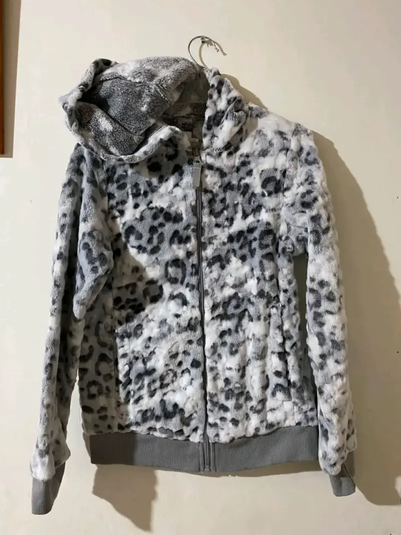 Chaqueta de felpa con capucha estampado leopardo - 1