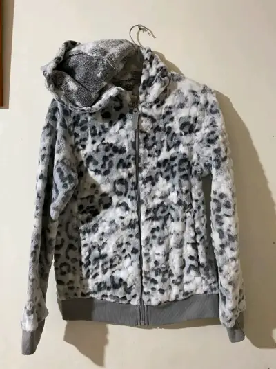 Chaqueta de felpa con capucha estampado leopardo - miniatura 1