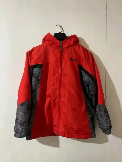 Chaqueta acolchada negra con capucha - miniatura 5