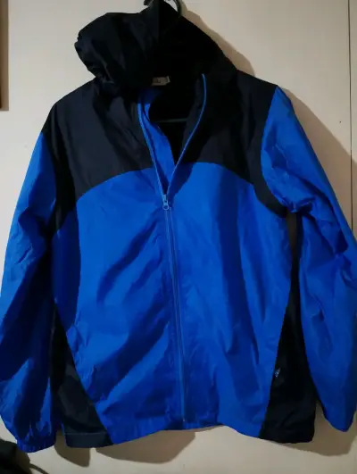 Chaqueta acolchada negra con capucha - miniatura 6