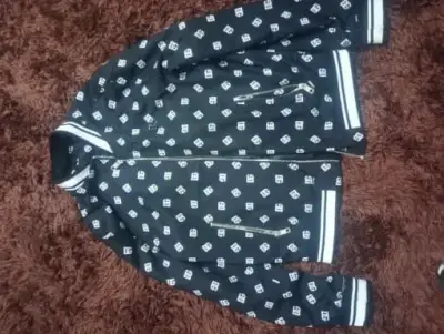Chaqueta bomber DC negra con estampado - miniatura 2