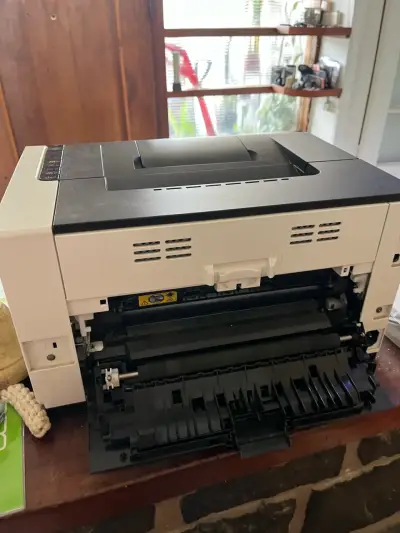 Impresora láser multifuncional blanca - miniatura 1