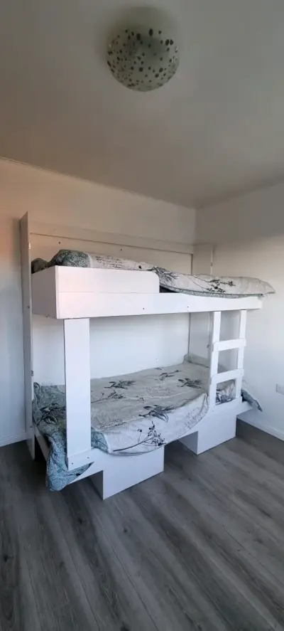 Camarote de madera blanco en buen estado - miniatura 1