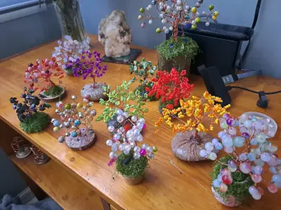 Decoración espiral de cobre con piedras naturales - miniatura 2