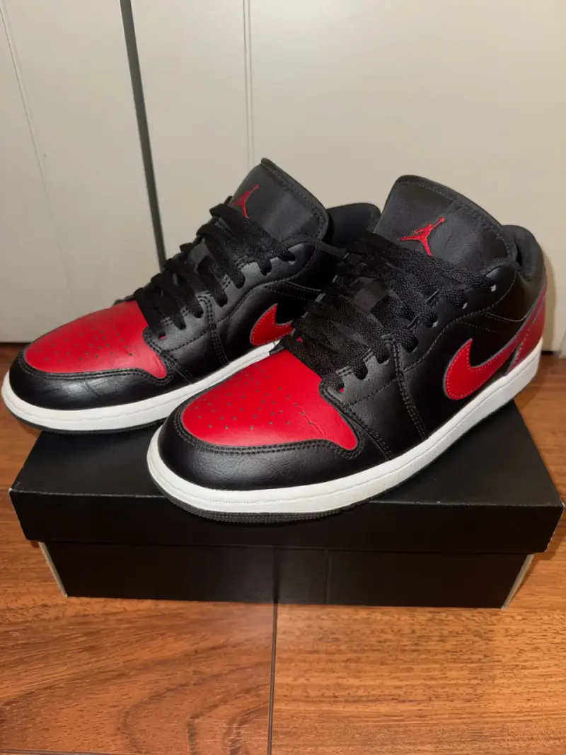 Nike Air Jordan 1 Low SE Bred - 4